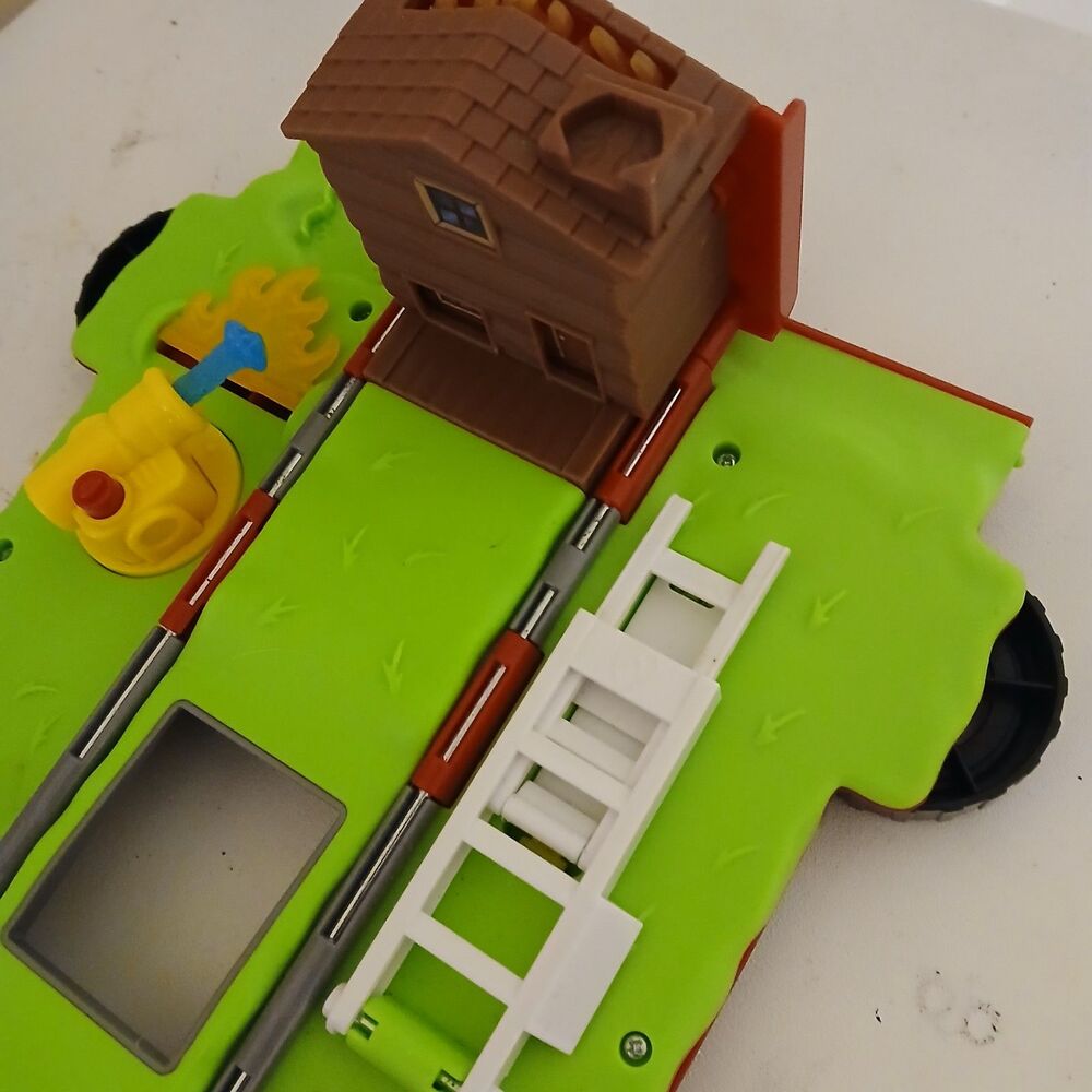Paw Patrol Marshall's Red Ride N Rescue Transforming 2-in-1 Playset & Fire Truck - Picture 9 of 9